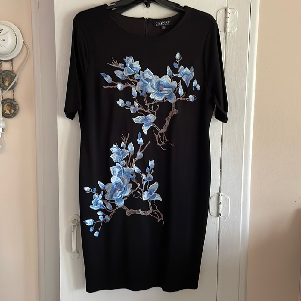 Beautiful floral design dress NWOT